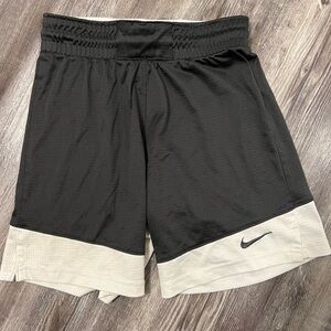 Nike Boys Dri-Fit athletic short size small 6/7